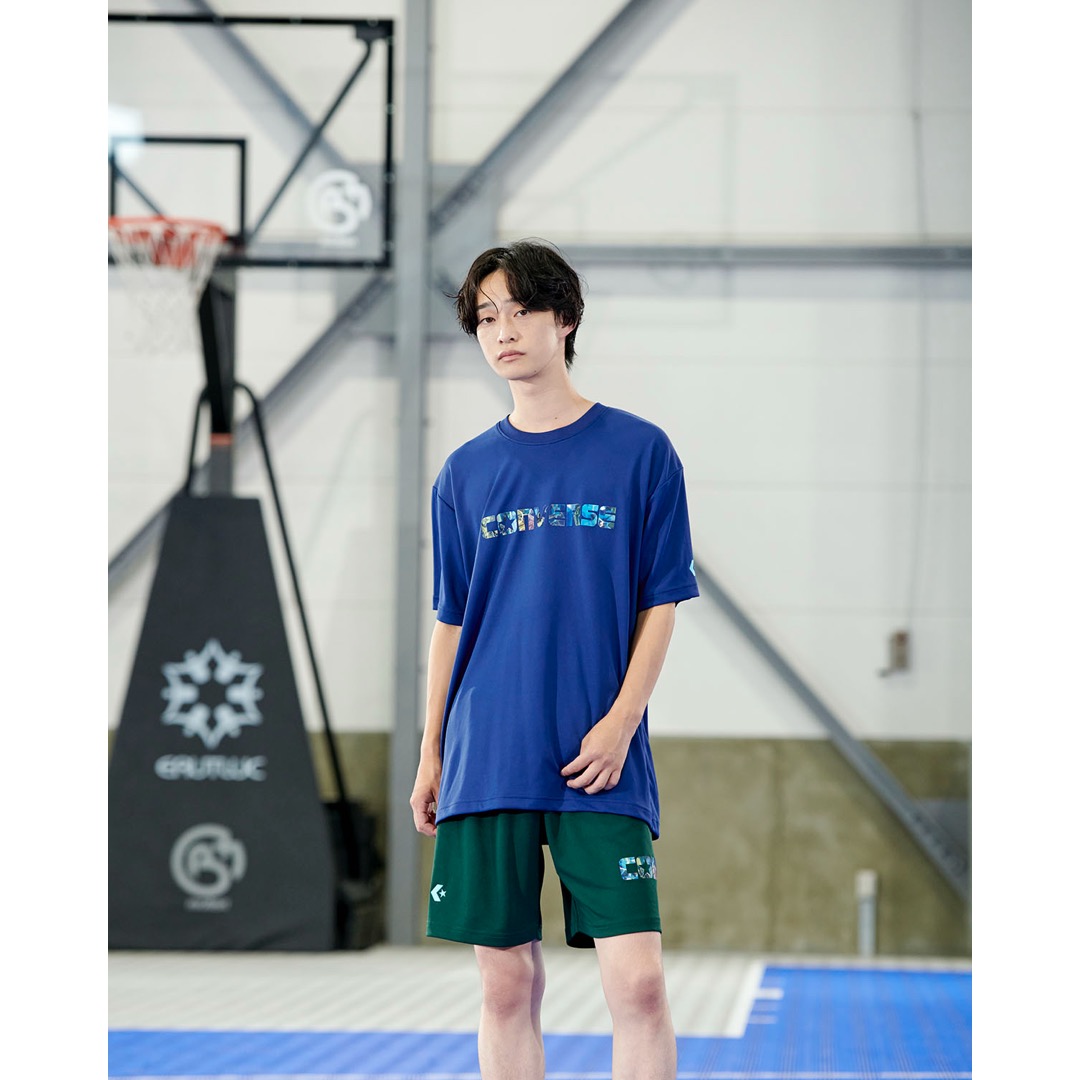 C.ネイビー