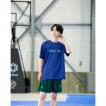 C.ネイビー
