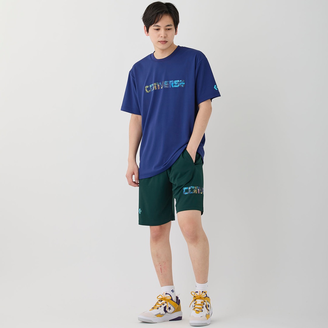 C.ネイビー