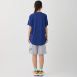 C.ネイビー