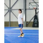 C.ネイビー