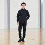 ブラック