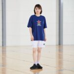 C.ネイビー