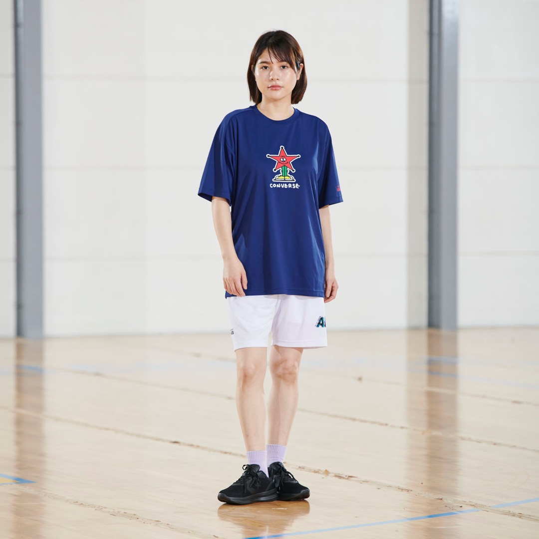 C.ネイビー