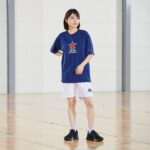 C.ネイビー