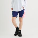 C.ネイビー
