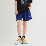 C.ネイビー
