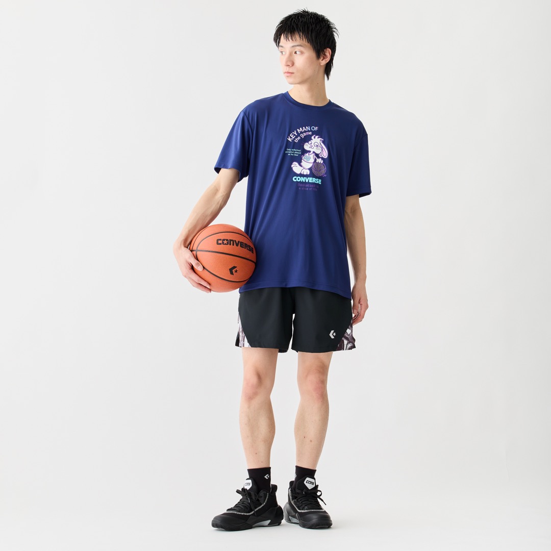 C.ネイビー