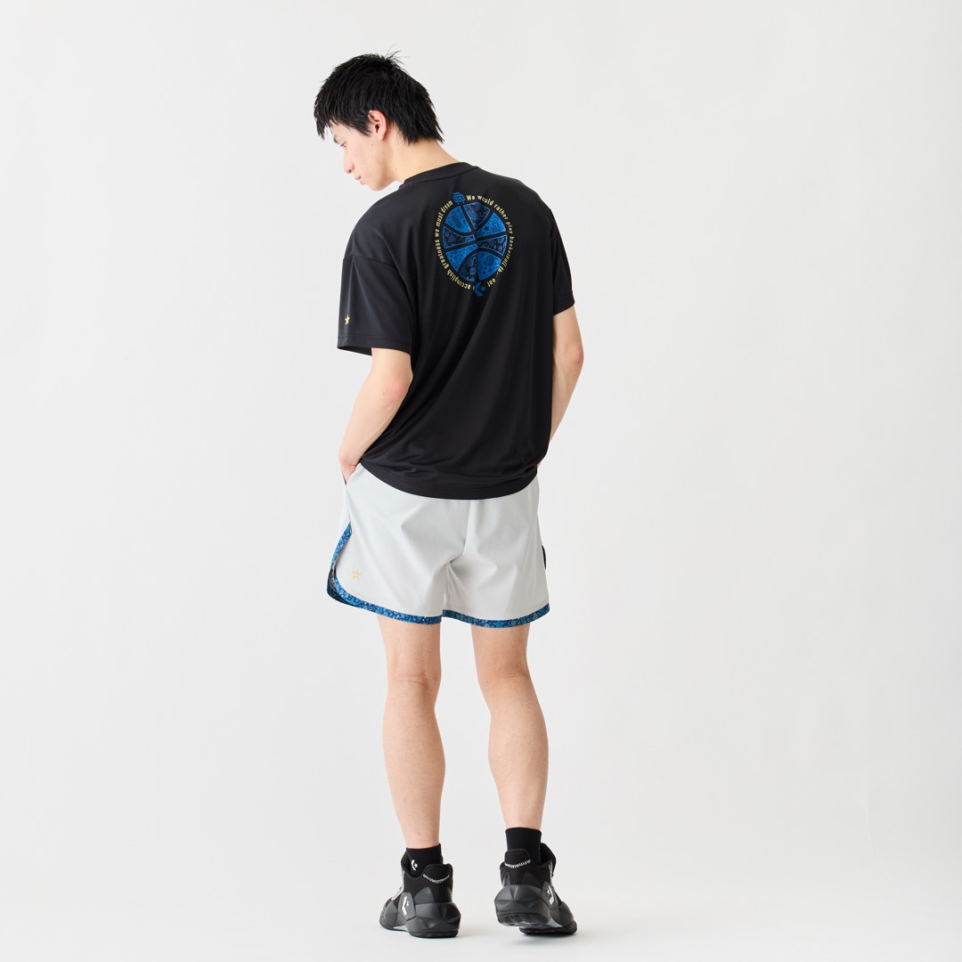 ブラック
