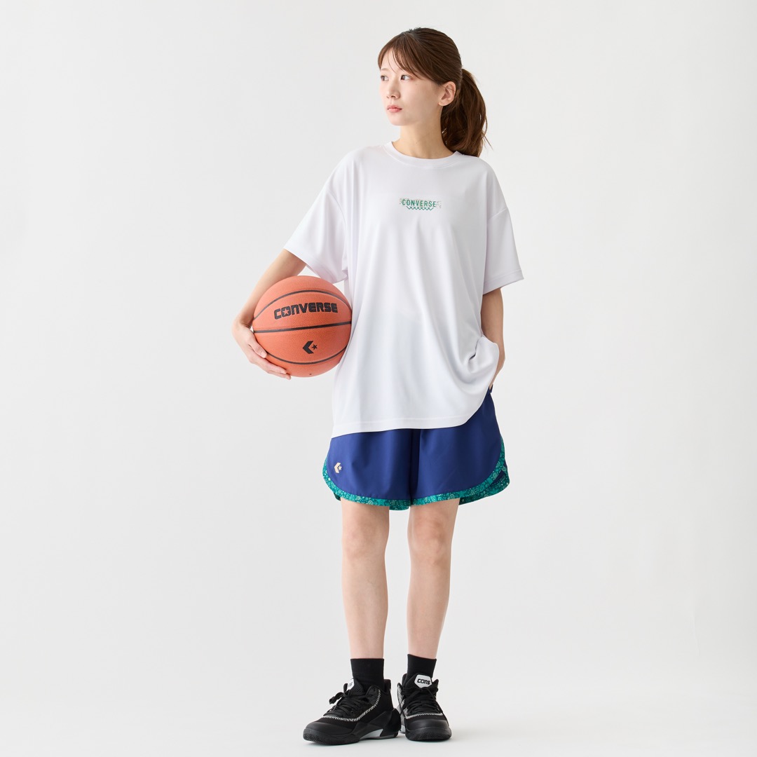 C.ネイビー