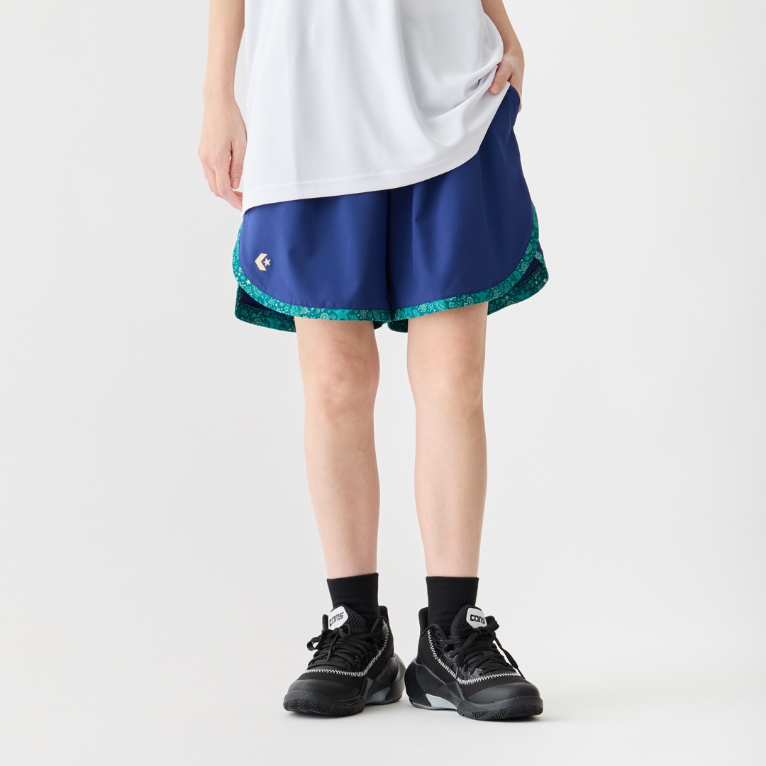 C.ネイビー