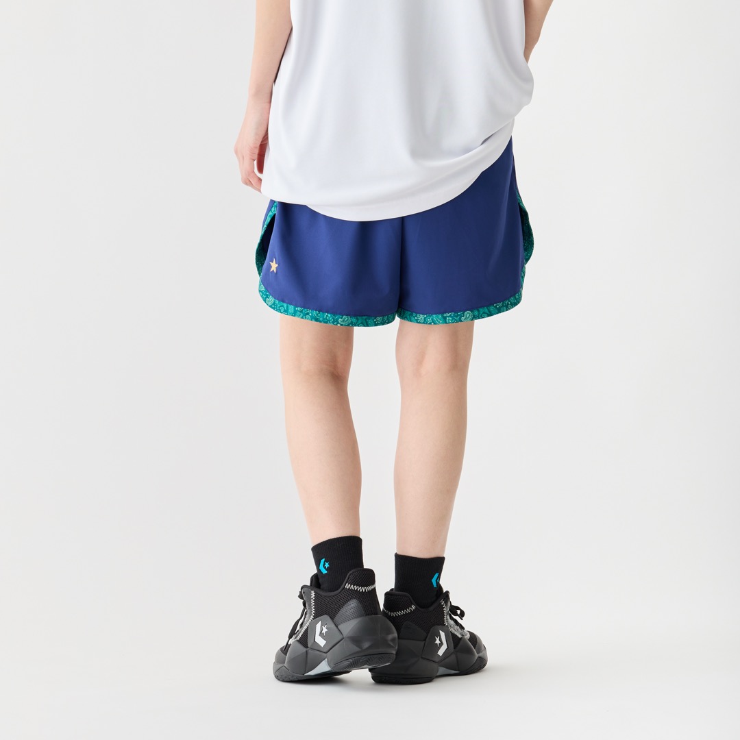 C.ネイビー