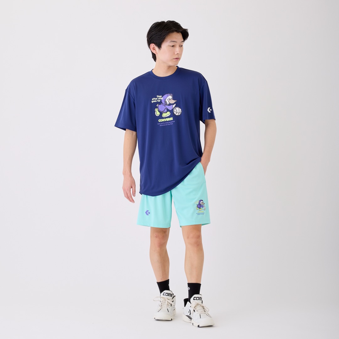 C.ネイビー